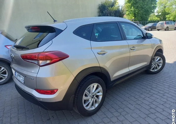 Hyundai Tucson cena 74900 przebieg: 86000, rok produkcji 2017 z Nowe małe 562